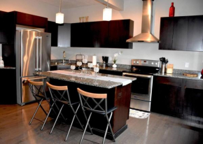 Gorgeous 3 BR Home w/ Breathtaking View